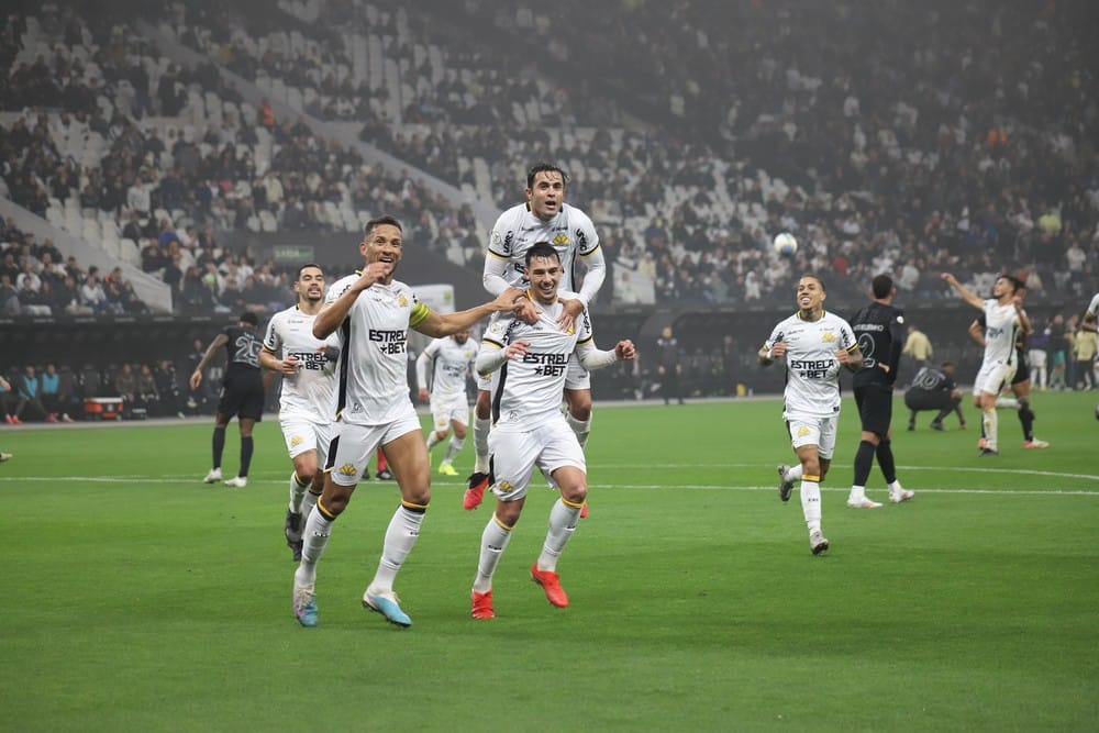 Antes de pegar o Flamengo, o Criciúma enfrentou o Corinthians