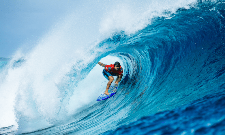 Gabriel Medina pega tubo em Teahupoo, antes de debate sobre ondas artificiais