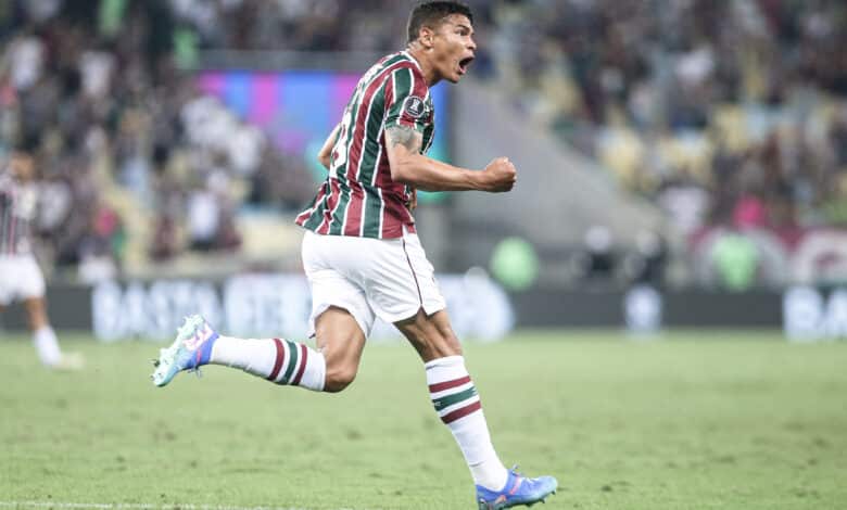 Thiago Silva comemora gol em Fluminense x Grêmio