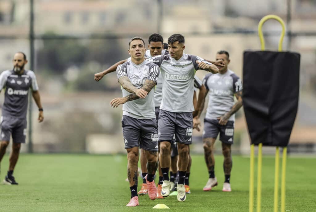 Hulk participa de treino e fica próximo de retorno contra o São Paulo