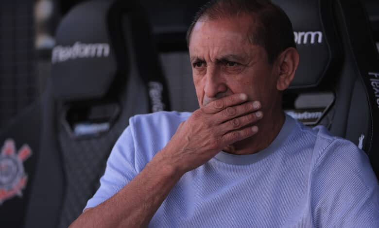 SP - SAO PAULO - 04/08/2024 - BRASILEIRO A 2024, CORINTHIANS X JUVENTUDE - Ramon Diaz tecnico do Corinthians durante partida contra o Juventude no estadio Arena Corinthians pelo campeonato Brasileiro A 2024. Foto: Ettore Chiereguini/AGIF