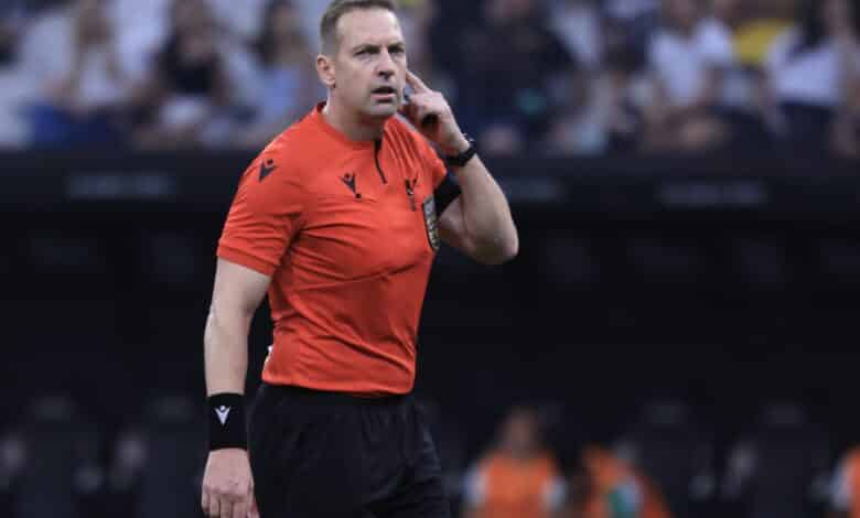 SP - SAO PAULO - 04/08/2024 - BRASILEIRO A 2024, CORINTHIANS X JUVENTUDE - O arbitro Lucas Paulo Torezin durante partida entre Corinthians e Juventude no estadio Arena Corinthians pelo campeonato Brasileiro A 2024. Foto: Marcello Zambrana/AGIF