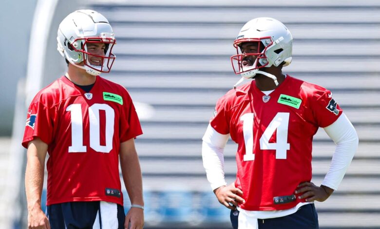 Drake Maye e Jacoby Brissett em treino dos Patriots