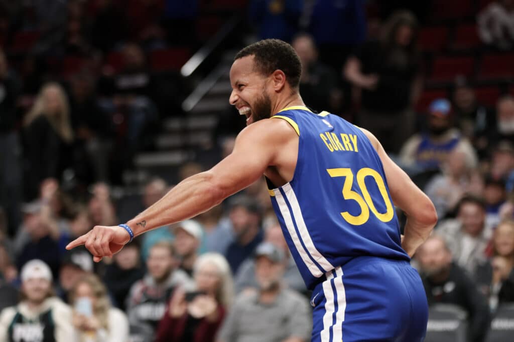 Curry com a camisa do Warrios