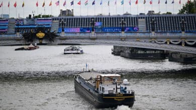 Triatlon gera polêmicas no rio Sena em Paris