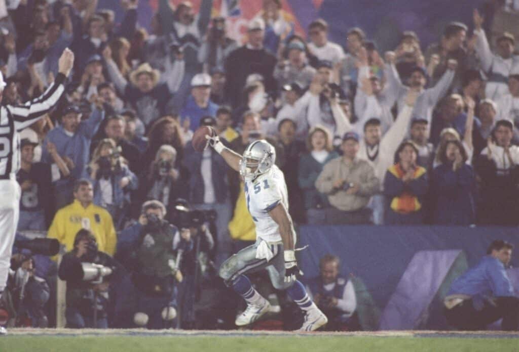 Ken Norton Jr. celebrando touchdown durante o Super Bowl contra os Bills em 1993