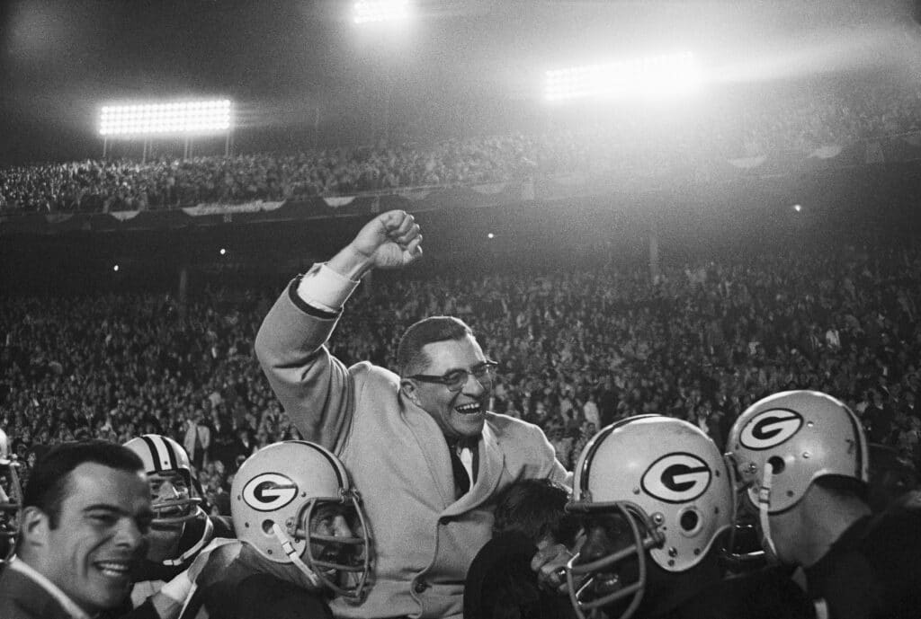 Vince Lombardi celebrando um de seus títulos com o Packers