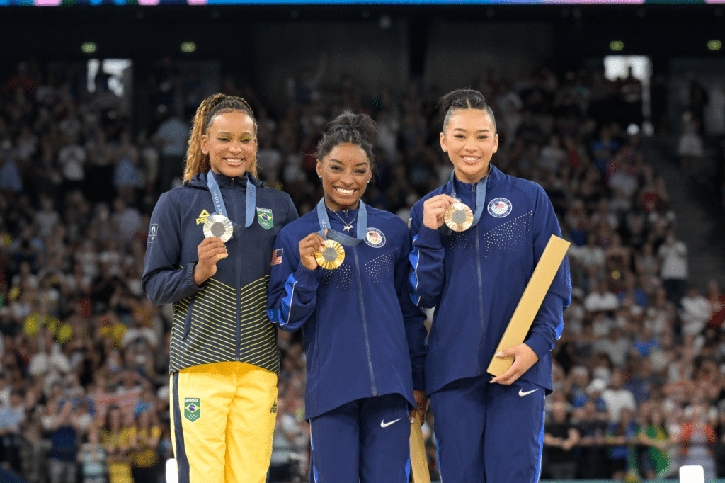 Rebeca Andrade e Simone Biles