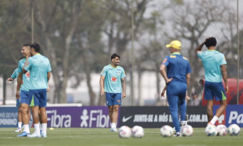 Lucas Paquetá em treino da seleção brasileira