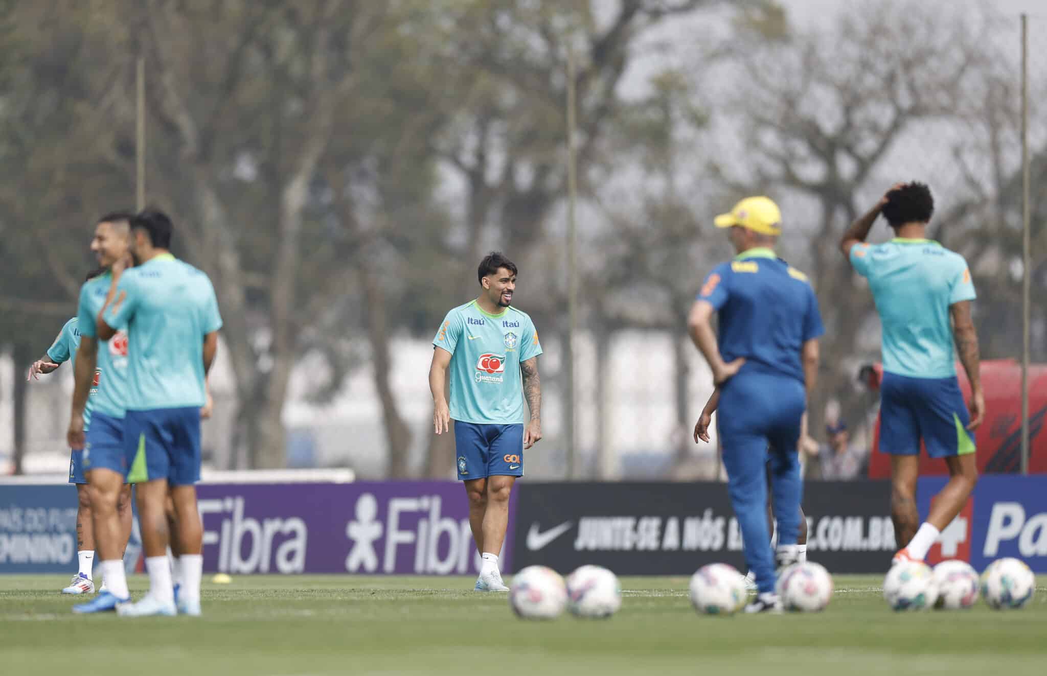 Lucas Paquetá em treino da seleção brasileira