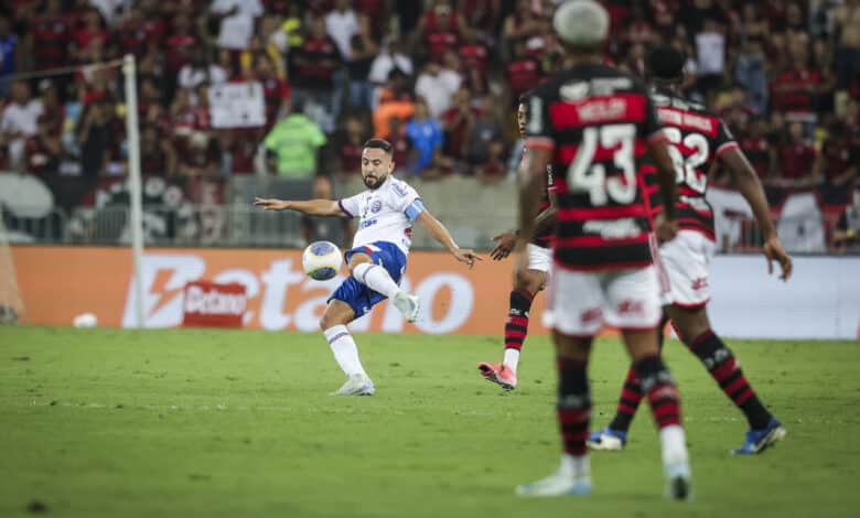 Everton Ribeiro em ação durante o jogo entre Bahia x Flamengo