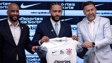 Memphis Depay apresentado pelo Corinthians