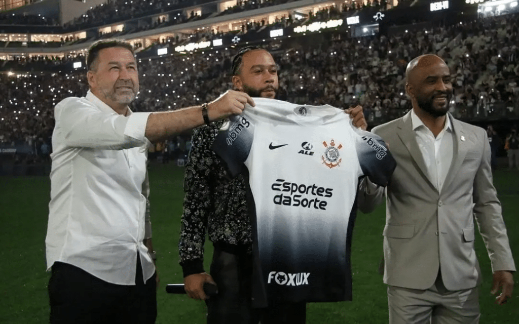 Depay é anunciado pelo Corinthians