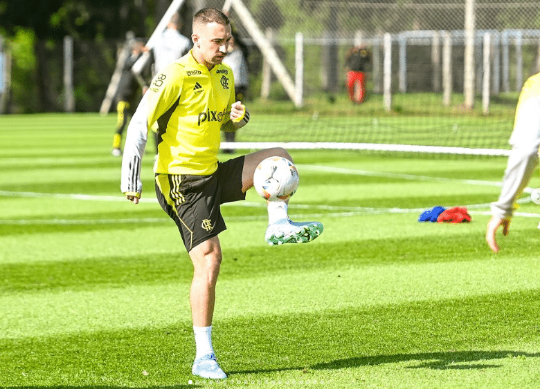 Flamengo tem novidade no time titular em treino no Uruguai