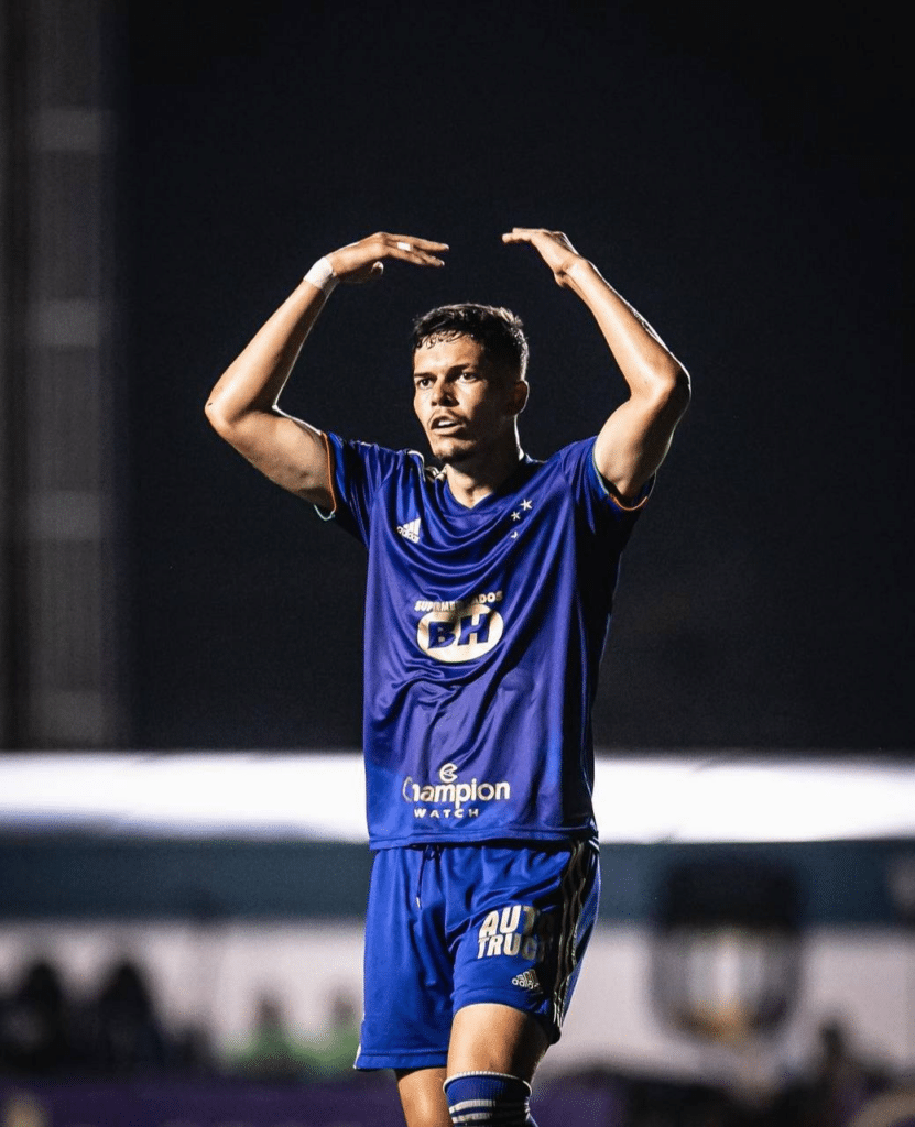 Matheus Vieira atuando pelo Cruzeiro