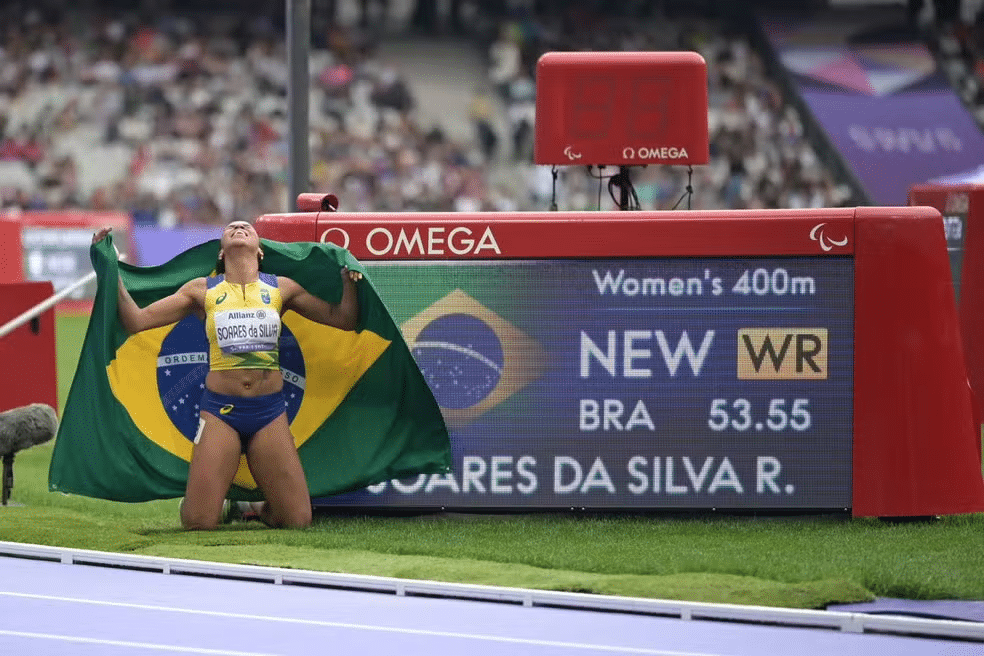 Brasil: Rayane Soares celebra ouro e recorde mundial dos 400m T13