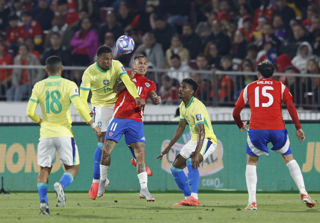 Dorival Júnior vê evolução na Seleção contra o Chile: "Encontrando o caminho"