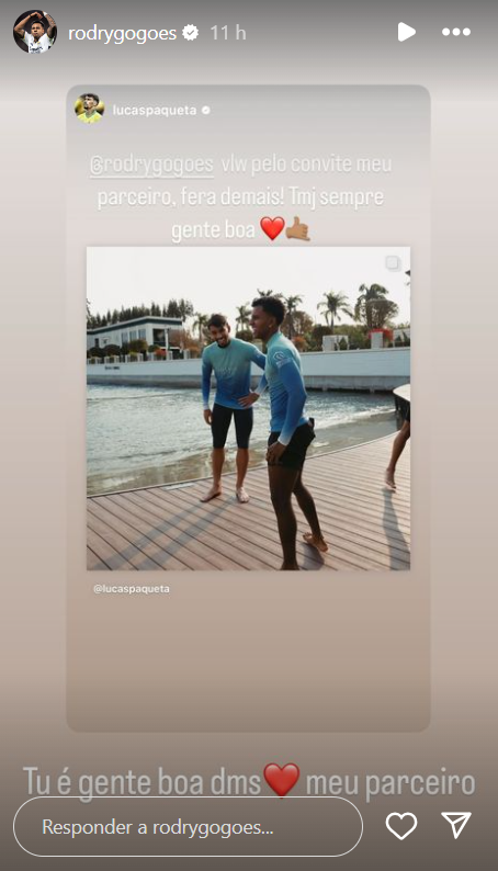 Gabriel Medina e Lucas Paquetá surfando juntos