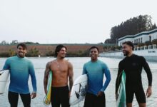 Gabriel Medina e Lucas Paquetá surfando juntos