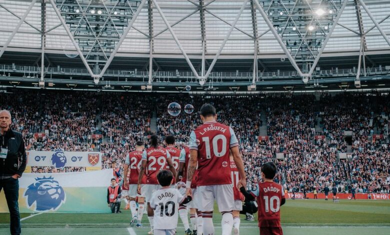 Lucas Paquetá com os filhos pelo West Ham