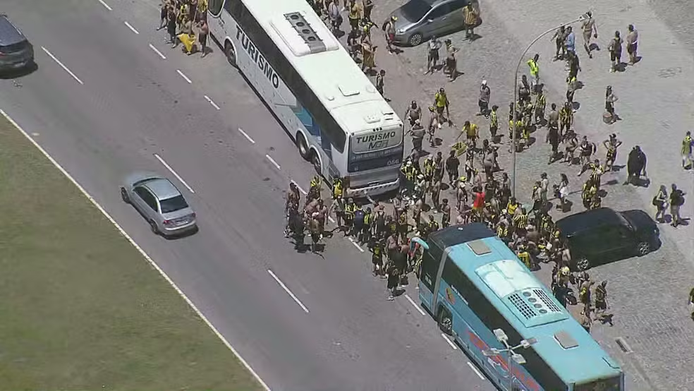 Torcedores do Peñarol se envolvem em confusão