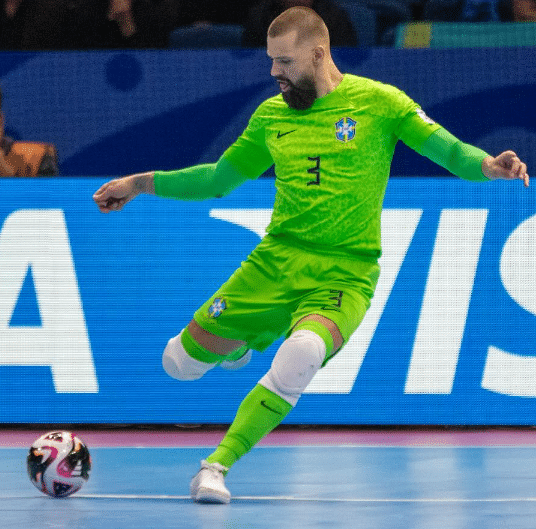 Brasil se vinga por 2021, vence Argentina e é hexacampeão da Copa do Mundo de Futsal