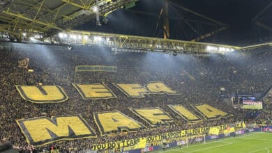 Mosaico de protesto do Borussia Dortmund contra a Uefa