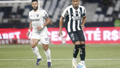 Marlon Freitas e Hulk em ação por Atlético-MG x Botafogo