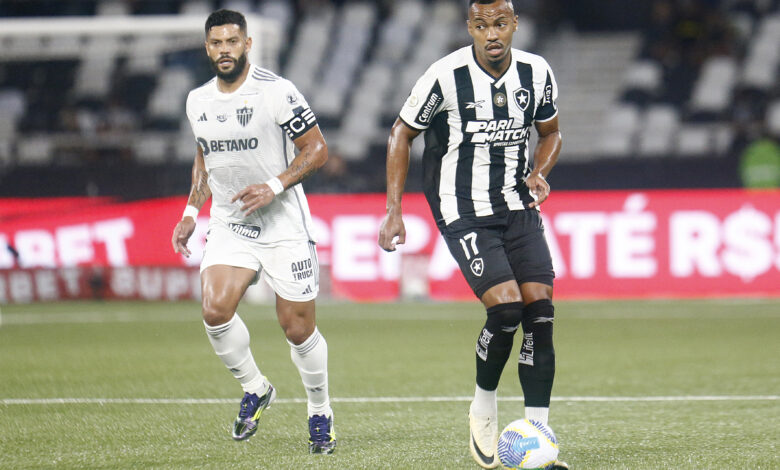 Marlon Freitas e Hulk em ação por Atlético-MG x Botafogo