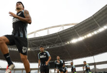 Elenco do Botafogo durante treinamento