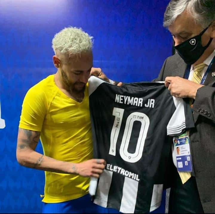 Neymar com a camisa do Botafogo