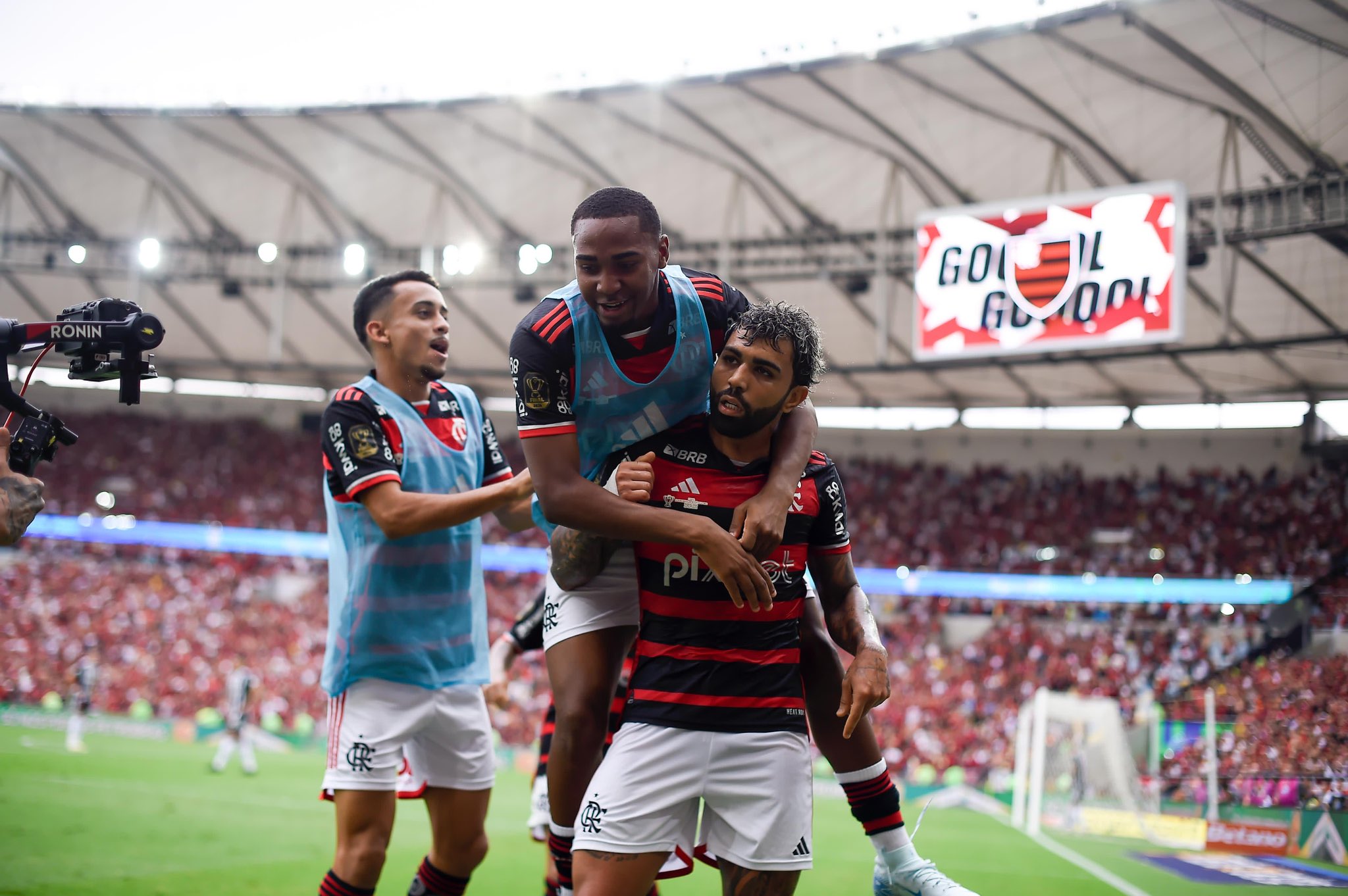 Gabigol comemorando gol pelo Flamengo