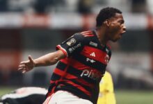 Plata comemorando gol do título do Flamengo