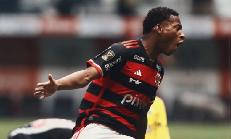 Plata comemorando gol do título do Flamengo