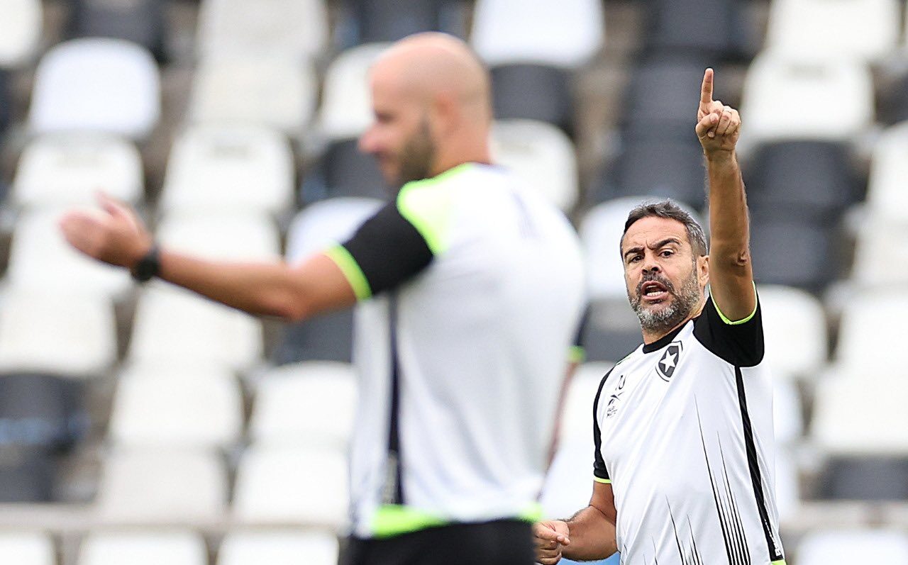 Artur Jorge em treino do Botafogo