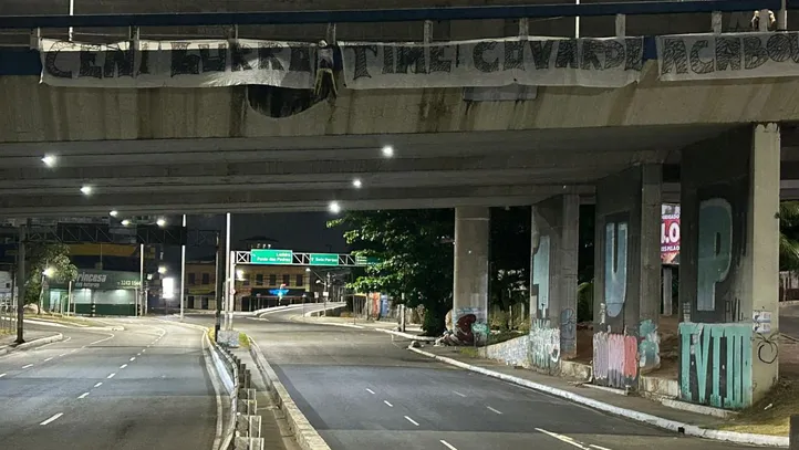 Torcedores do Bahia protestam contra time e Ceni