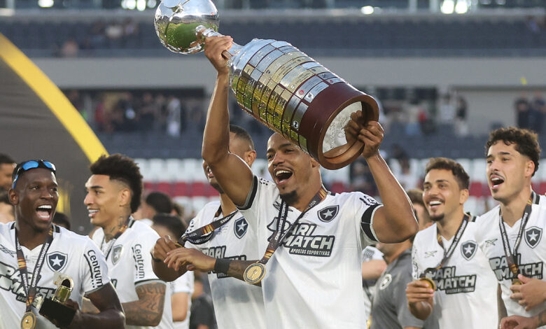 Marlon comemorando o título pelo Botafogo