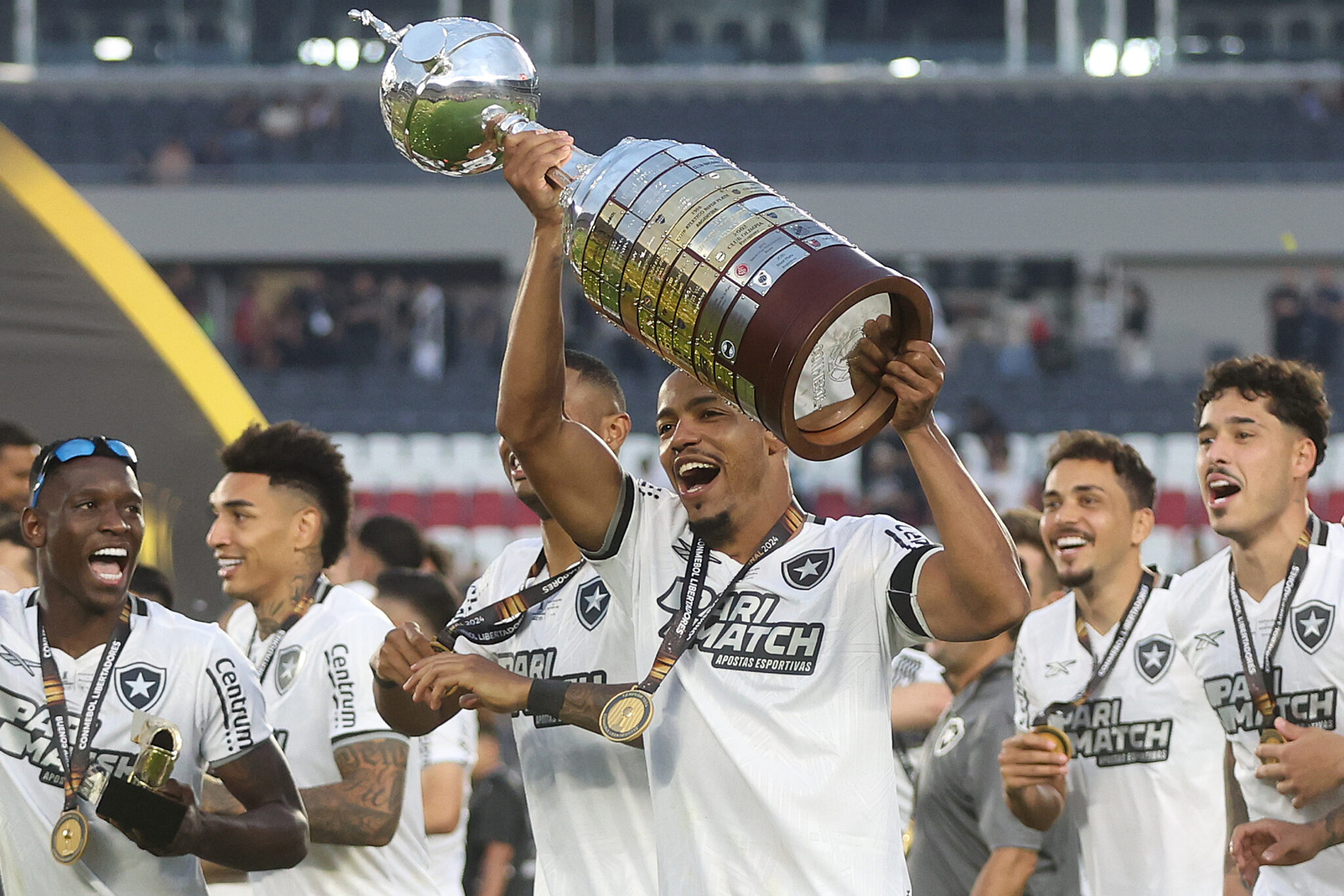 Marlon comemorando o título pelo Botafogo