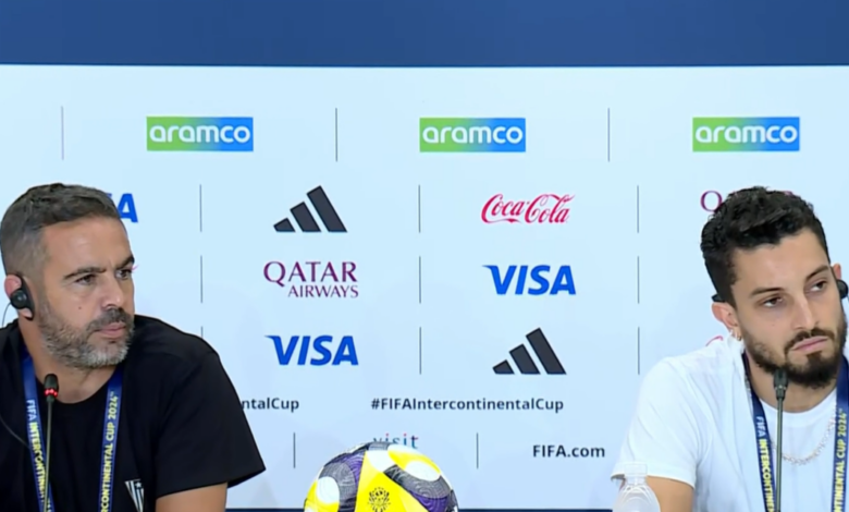 Artur Jorge e Alex Telles em coletiva do Botafogo no Intercontinental