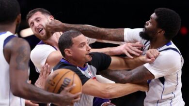 Naji Marshall e Jusuf Nurkic brigando na NBA